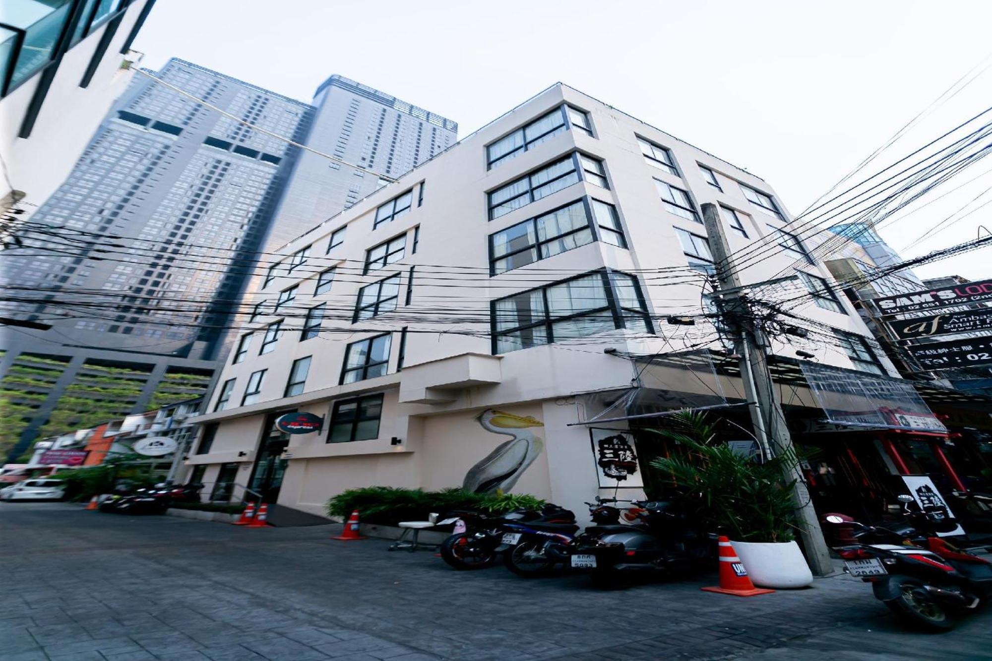 Hotel Uno Express Bangkok Esterno foto