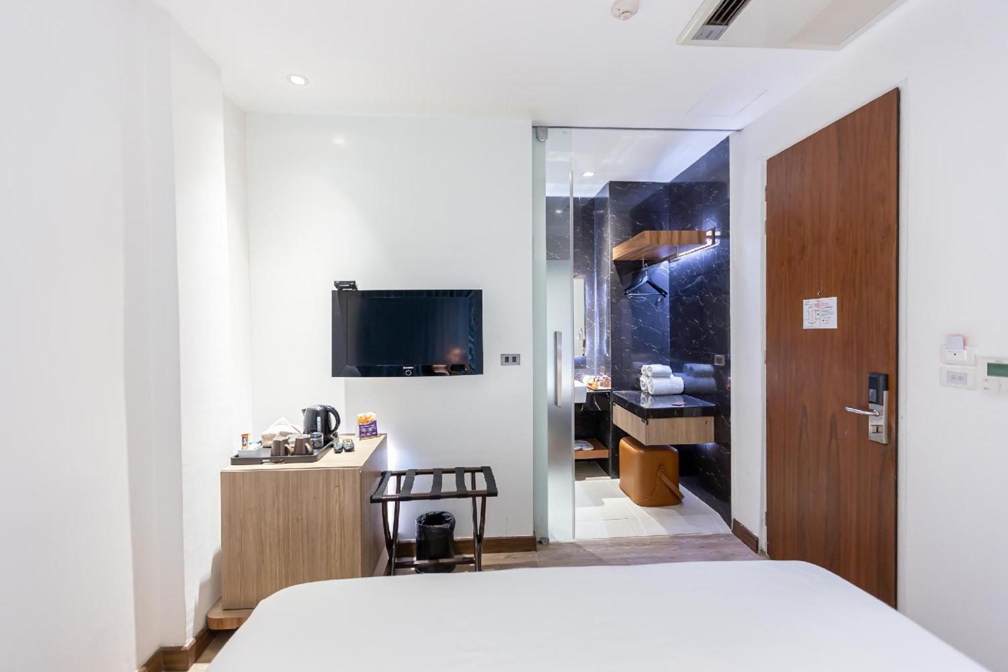Hotel Uno Express Bangkok Esterno foto