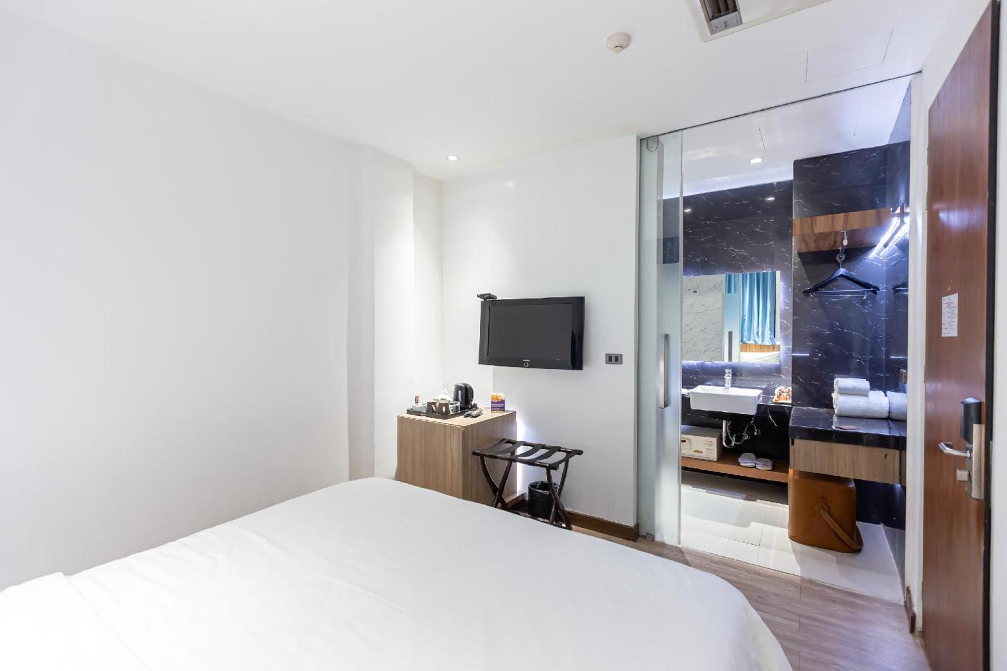 Hotel Uno Express Bangkok Esterno foto